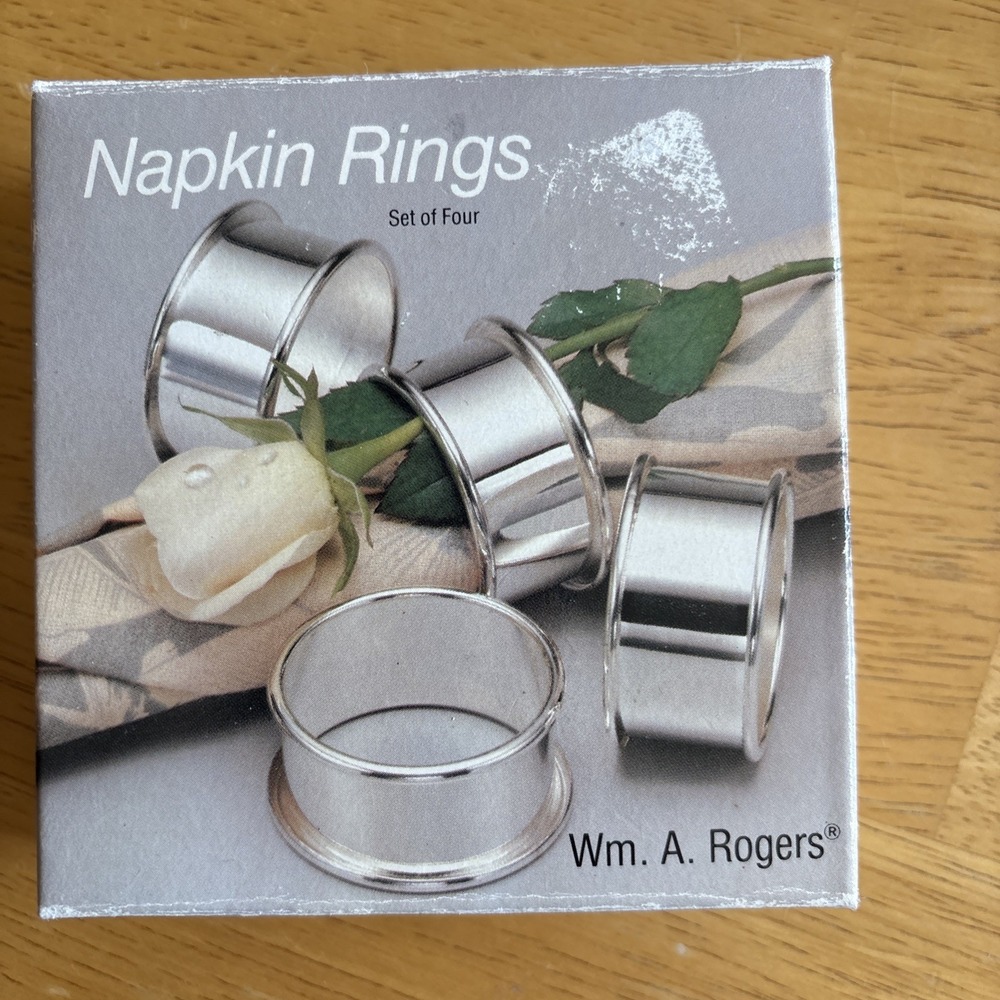 Vintage NEW IN BOX Wm. A Rogers SILVERPLATE NAPKIN RINGS Set of 4